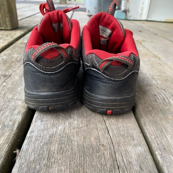 Boy’s size 3 Keen red and grey lace up shoes - Picture 4 of 6